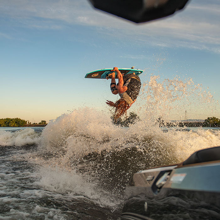 Hyperlite 2020 Quad Thrilla Krew Surfer