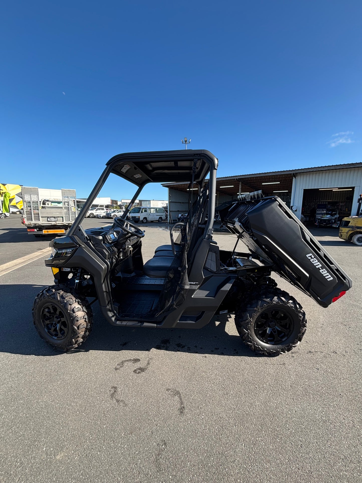 2024 Canam Defender XU HD9 (Tundra Green)